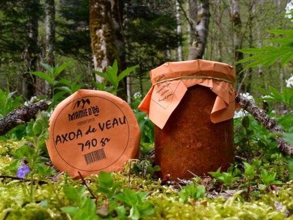 photo de conserve artisanale d'axoa de veau , produit régional