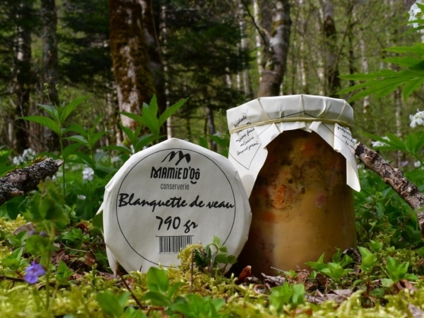 photo de conserve artisanale de blanquette de veau , produit régional