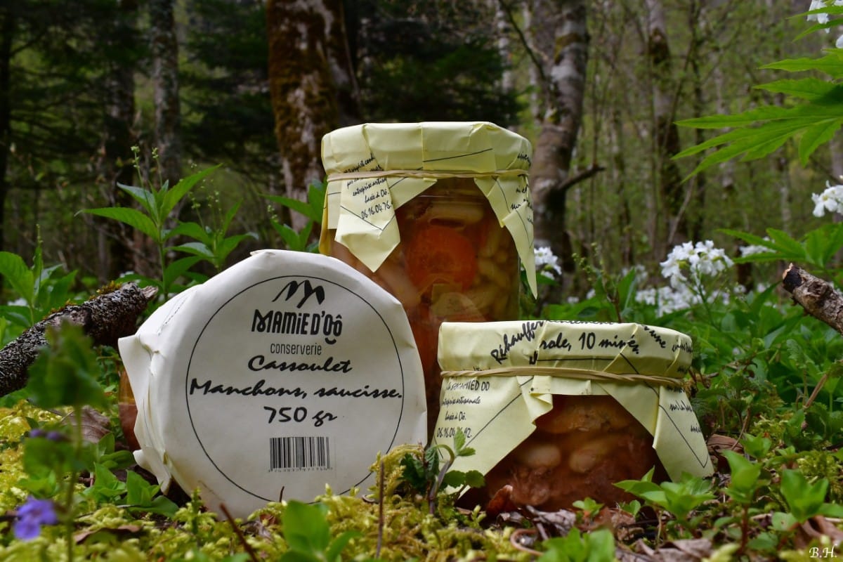 photo de conserve artisanale de cassoulet , produit régional