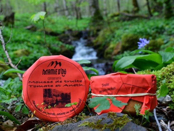 photo de conserve artisanale émousse de truite à la tomate et l'aneth , produit régional