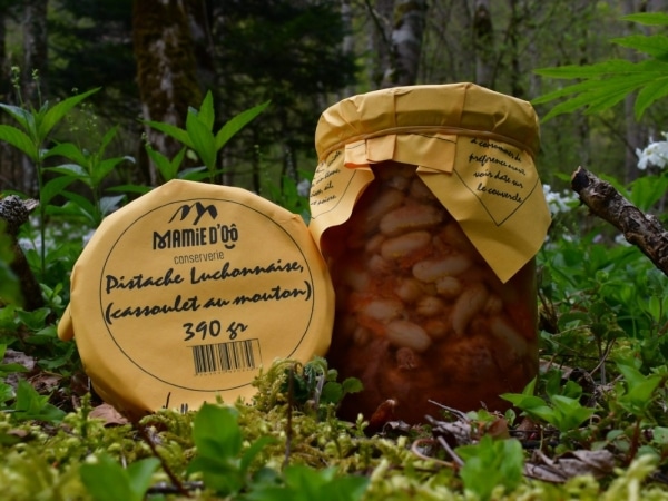 photo de conserve artisanale de pistache luchonnaise , produit régional