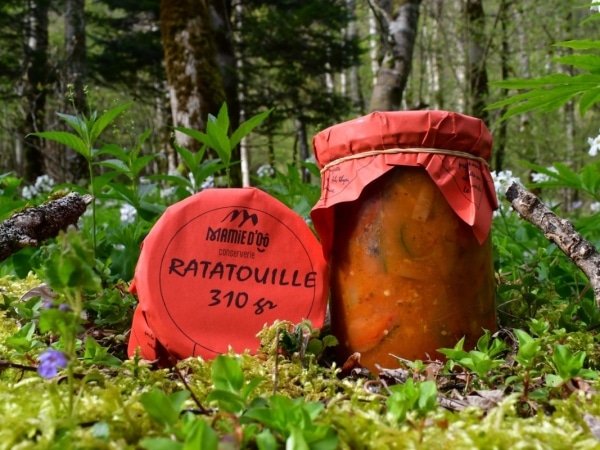 photo de conserve artisanale de ratatouille , produit régional