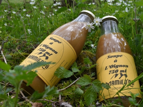 photo de conserve artisanale de soupe à l'oignon, produit régional