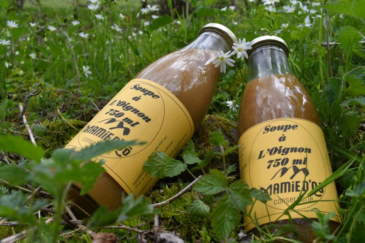 photo de conserve artisanale de soupe à l'oignon, produit régional