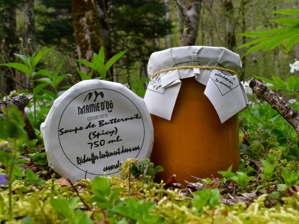 photo de conserve artisanale de soupe de butternut spicy , produit régional