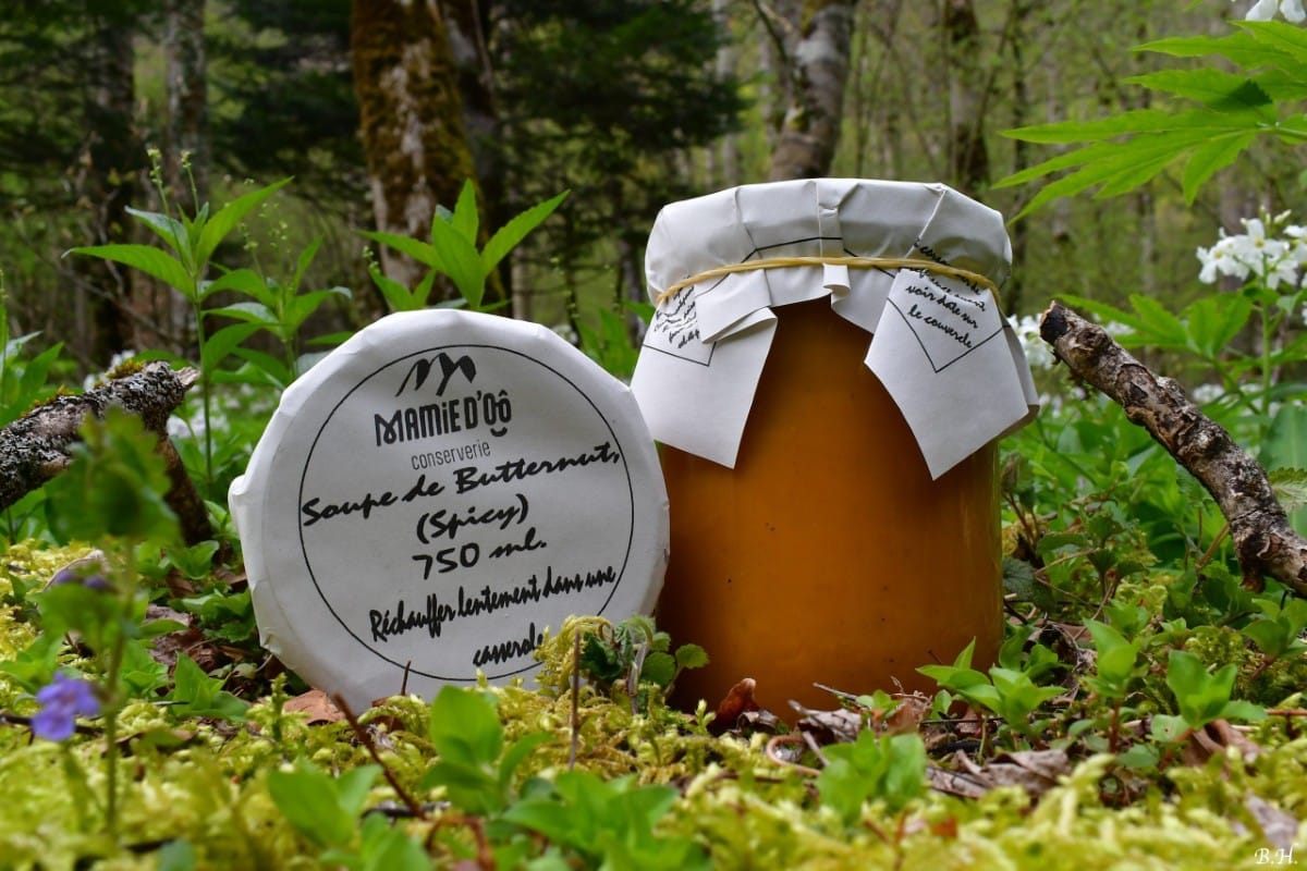 photo de conserve artisanale de soupe de butternut spicy , produit régional